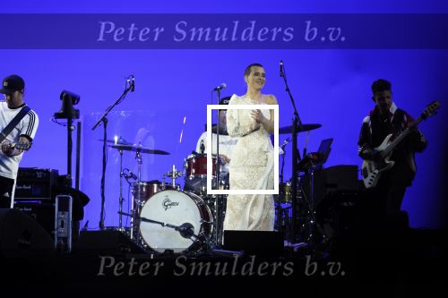 Den Haag 11 juni 2022
Zangeres Anouk Teeuwe trouwt met haar verloofde Dominique Schemmekes op het podium tijdens haar concert op het Malieveld.