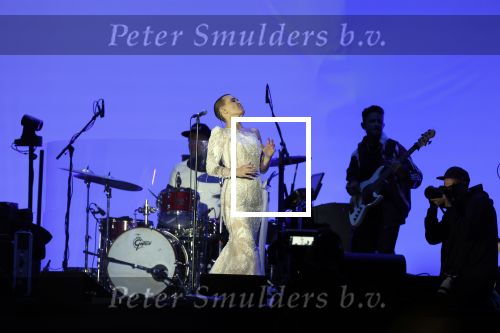 Den Haag 11 juni 2022
Zangeres Anouk Teeuwe trouwt met haar verloofde Dominique Schemmekes op het podium tijdens haar concert op het Malieveld.