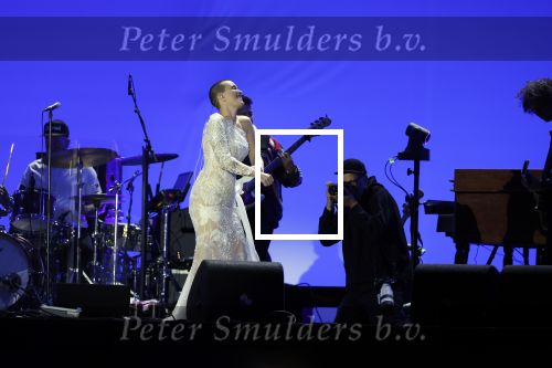 Den Haag 11 juni 2022
Zangeres Anouk Teeuwe trouwt met haar verloofde Dominique Schemmekes op het podium tijdens haar concert op het Malieveld.