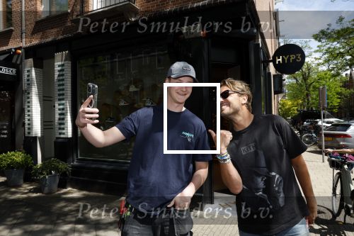 Amsterdam 12 mei 2022
Bas Smit met een fan
