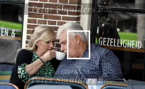 Purmeend 16 mei 2022
Boe Geert jan met zijn nieuwe vriendin op terras in het centrum van Purmerend .