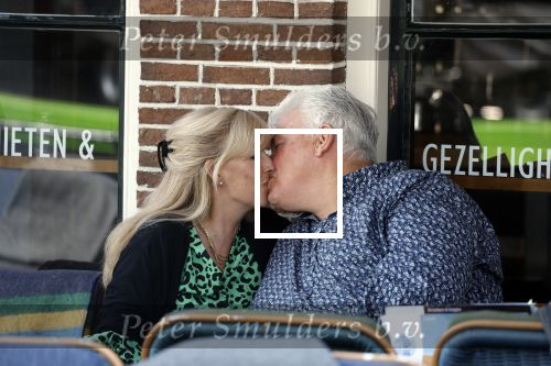 Purmeend 16 mei 2022
Boe Geert jan met zijn nieuwe vriendin op terras in het centrum van Purmerend .