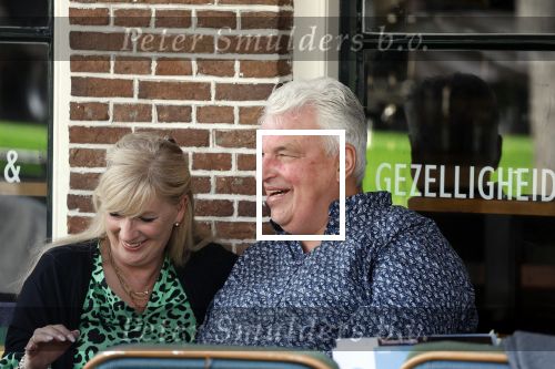 Purmeend 16 mei 2022
Boe Geert jan met zijn nieuwe vriendin op terras in het centrum van Purmerend .