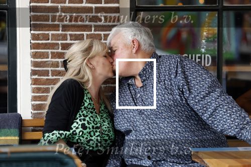 Purmeend 16 mei 2022
Boe Geert jan met zijn nieuwe vriendin op terras in het centrum van Purmerend .