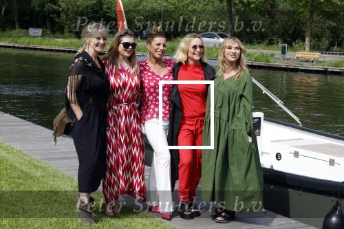 Nieuwersluis 18 mei 2022
Presentatie weekblad Margriet met de Dolly Dots als hoofdredakteur. Aanwezig Angela Groothuizen Esther Oosterbeek Angela Kramers en Anita Heilker.
Het event was bij Flora batava. Hoofdredakteur van Margriet Helene van Santen
