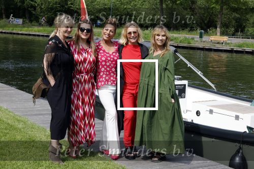 Nieuwersluis 18 mei 2022
Presentatie weekblad Margriet met de Dolly Dots als hoofdredakteur. Aanwezig Angela Groothuizen Esther Oosterbeek Angela Kramers en Anita Heilker.
Het event was bij Flora batava. Hoofdredakteur van Margriet Helene van Santen