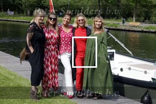 Nieuwersluis 18 mei 2022
Presentatie weekblad Margriet met de Dolly Dots als hoofdredakteur. Aanwezig Angela Groothuizen Esther Oosterbeek Angela Kramers en Anita Heilker.
Het event was bij Flora batava. Hoofdredakteur van Margriet Helene van Santen