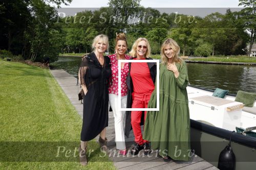 Nieuwersluis 18 mei 2022
Presentatie weekblad Margriet met de Dolly Dots als hoofdredakteur. Aanwezig Angela Groothuizen Esther Oosterbeek Angela Kramers en Anita Heilker.
Het event was bij Flora batava.