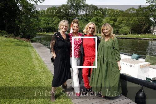 Nieuwersluis 18 mei 2022
Presentatie weekblad Margriet met de Dolly Dots als hoofdredakteur. Aanwezig Angela Groothuizen Esther Oosterbeek Angela Kramers en Anita Heilker.
Het event was bij Flora batava.