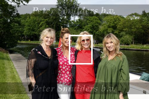 Nieuwersluis 18 mei 2022
Presentatie weekblad Margriet met de Dolly Dots als hoofdredakteur. Aanwezig Angela Groothuizen Esther Oosterbeek Angela Kramers en Anita Heilker.
Het event was bij Flora batava.