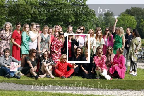 Nieuwersluis 18 mei 2022
Presentatie weekblad Margriet met de Dolly Dots als hoofdredakteur. Aanwezig Angela Groothuizen Esther Oosterbeek Angela Kramers en Anita Heilker.
Het event was bij Flora batava.