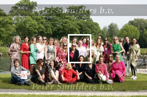 Nieuwersluis 18 mei 2022
Presentatie weekblad Margriet met de Dolly Dots als hoofdredakteur. Aanwezig Angela Groothuizen Esther Oosterbeek Angela Kramers en Anita Heilker.
Het event was bij Flora batava.