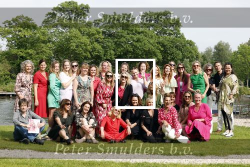 Nieuwersluis 18 mei 2022
Presentatie weekblad Margriet met de Dolly Dots als hoofdredakteur. Aanwezig Angela Groothuizen Esther Oosterbeek Angela Kramers en Anita Heilker.
Het event was bij Flora batava.