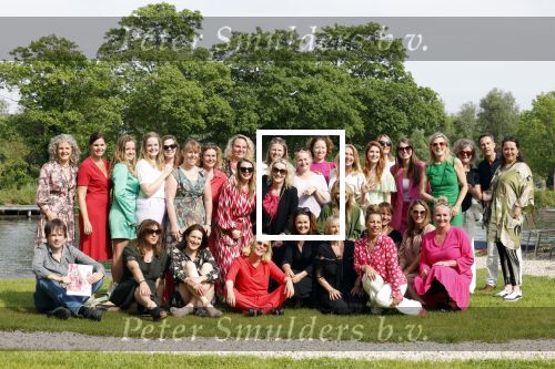 Nieuwersluis 18 mei 2022
Presentatie weekblad Margriet met de Dolly Dots als hoofdredakteur. Aanwezig Angela Groothuizen Esther Oosterbeek Angela Kramers en Anita Heilker.
Het event was bij Flora batava.
