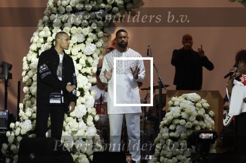 Den Haag 11 juni 2022
Zangeres Anouk Teeuwe trouwt met haar verloofde Dominique Schemmekes op het podium tijdens haar concert op het Malieveld.
