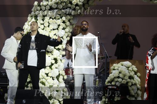 Den Haag 11 juni 2022
Zangeres Anouk Teeuwe trouwt met haar verloofde Dominique Schemmekes op het podium tijdens haar concert op het Malieveld.