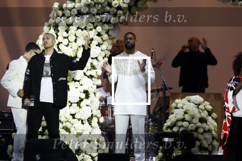 Den Haag 11 juni 2022
Zangeres Anouk Teeuwe trouwt met haar verloofde Dominique Schemmekes op het podium tijdens haar concert op het Malieveld.