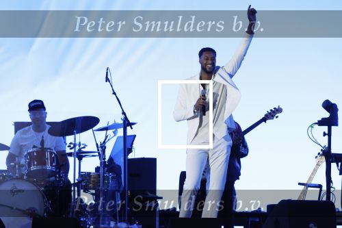 Den Haag 11 juni 2022
Zangeres Anouk Teeuwe trouwt met haar verloofde Dominique Schemmekes op het podium tijdens haar concert op het Malieveld. Broer Dominique Schemmekes