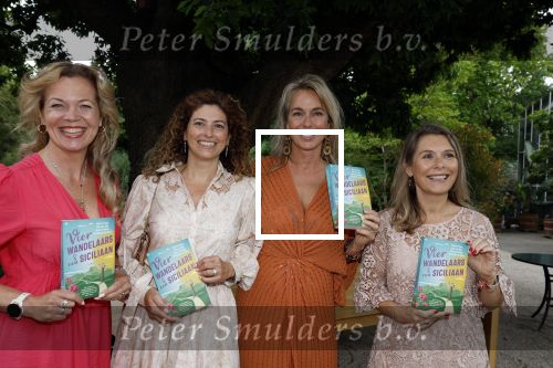 Amsterdam 25 mei 2022
Boekpresentatie Elle v Rijn Marion Pauw   Roos Schlikker en Femmetje de Wind .