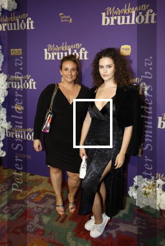 Amsterdam 30 mei 2022
Premiere Marokkaanse bruiloft in Tuschinski met oa als castleden Samouya Ahouaoui Walid Benmbarek Pip Pellens Liza Sips en Nabil Aouled Ayad in tuschinski. Emma Deckers kwam met een vriendin