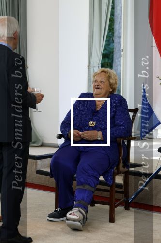 Den Haag 9 juni 202
Erica Terpstra krijgt een belangrijke onderscheiding uit handen van de Japanse Ambassadeur . Alles speelkde zich af op de Japanse Ambassade in Den Haag.