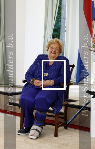 Den Haag 9 juni 202
Erica Terpstra krijgt een belangrijke onderscheiding uit handen van de Japanse Ambassadeur . Alles speelkde zich af op de Japanse Ambassade in Den Haag.