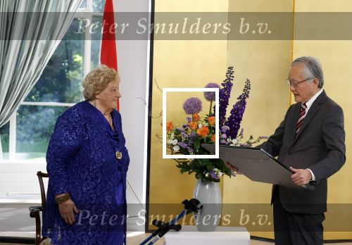 Den Haag 9 juni 202
Erica Terpstra krijgt een belangrijke onderscheiding uit handen van de Japanse Ambassadeur . Alles speelkde zich af op de Japanse Ambassade in Den Haag.