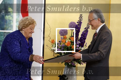 Den Haag 9 juni 202
Erica Terpstra krijgt een belangrijke onderscheiding uit handen van de Japanse Ambassadeur . Alles speelkde zich af op de Japanse Ambassade in Den Haag.