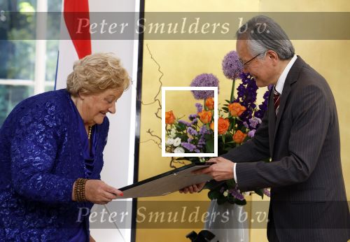 Den Haag 9 juni 202
Erica Terpstra krijgt een belangrijke onderscheiding uit handen van de Japanse Ambassadeur . Alles speelkde zich af op de Japanse Ambassade in Den Haag.