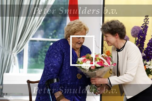 Den Haag 9 juni 202
Erica Terpstra krijgt een belangrijke onderscheiding uit handen van de Japanse Ambassadeur . Alles speelkde zich af op de Japanse Ambassade in Den Haag.
