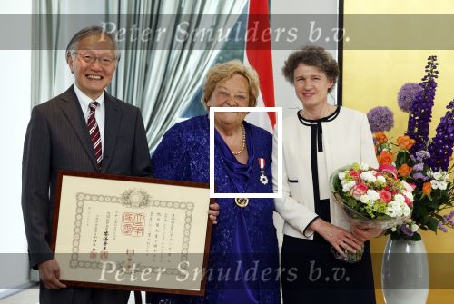 Den Haag 9 juni 202
Erica Terpstra krijgt een belangrijke onderscheiding uit handen van de Japanse Ambassadeur . Alles speelkde zich af op de Japanse Ambassade in Den Haag.