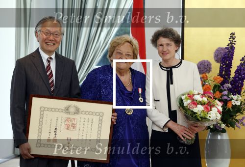 Den Haag 9 juni 202
Erica Terpstra krijgt een belangrijke onderscheiding uit handen van de Japanse Ambassadeur . Alles speelkde zich af op de Japanse Ambassade in Den Haag.