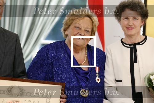 Den Haag 9 juni 202
Erica Terpstra krijgt een belangrijke onderscheiding uit handen van de Japanse Ambassadeur . Alles speelkde zich af op de Japanse Ambassade in Den Haag.