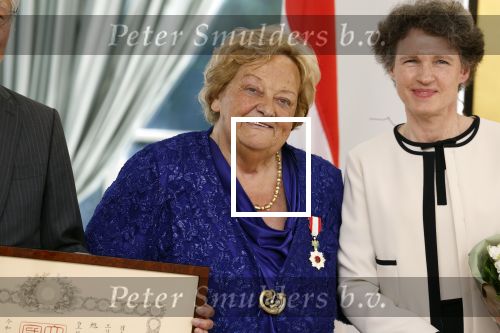 Den Haag 9 juni 202
Erica Terpstra krijgt een belangrijke onderscheiding uit handen van de Japanse Ambassadeur . Alles speelkde zich af op de Japanse Ambassade in Den Haag.