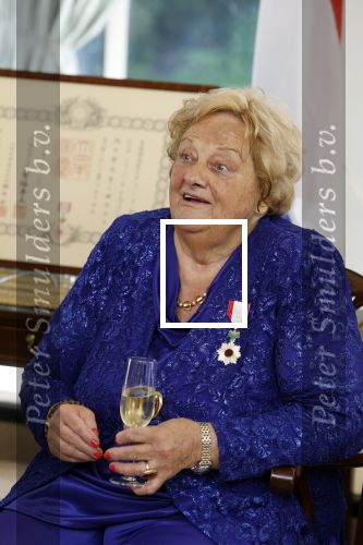 Den Haag 9 juni 202
Erica Terpstra krijgt een belangrijke onderscheiding uit handen van de Japanse Ambassadeur . Alles speelkde zich af op de Japanse Ambassade in Den Haag.