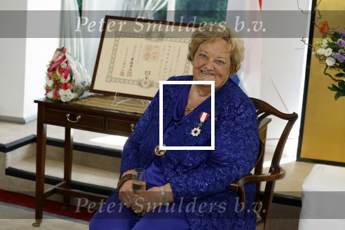 Den Haag 9 juni 202
Erica Terpstra krijgt een belangrijke onderscheiding uit handen van de Japanse Ambassadeur . Alles speelkde zich af op de Japanse Ambassade in Den Haag.