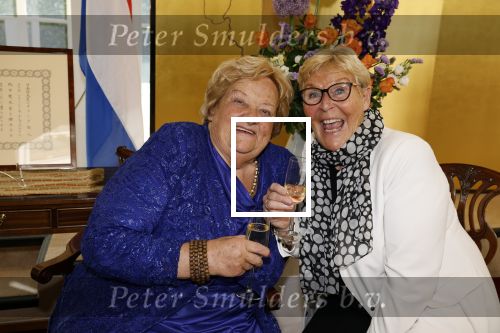 Den Haag 9 juni 202
Erica Terpstra krijgt een belangrijke onderscheiding uit handen van de Japanse Ambassadeur . Alles speelde zich af op de Japanse Ambassade in Den Haag. Jan v Zanen en Ada Kok