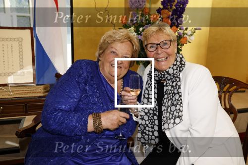 Den Haag 9 juni 202
Erica Terpstra krijgt een belangrijke onderscheiding uit handen van de Japanse Ambassadeur . Alles speelde zich af op de Japanse Ambassade in Den Haag. Jan v Zanen en Ada Kok