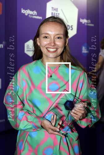 Amsterdam 25 mei 2022
Eva Hermans Kroot en haar man bij de social awards uitreiking. Eva heet op instagram Longeneslijk . Op 22 jarige leeftijd is bij haar longkanker geconstateerd.