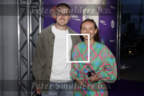 Amsterdam 25 mei 2022
Eva Hermans Kroot en haar man bij de social awards uitreiking. Eva heet op instagram Longeneslijk . Op 22 jarige leeftijd is bij haar longkanker geconstateerd.