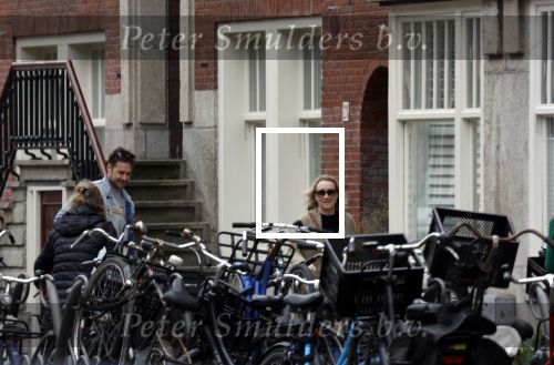 Amsterdam 15 april 2022
Eva Jinek met partner op straat in Amsterdam zuid