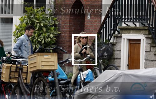 Amsterdam 15 april 2022
Eva Jinek met partner op straat in Amsterdam zuid