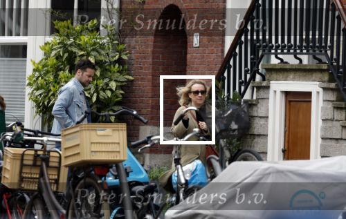 Amsterdam 15 april 2022
Eva Jinek met partner op straat in Amsterdam zuid