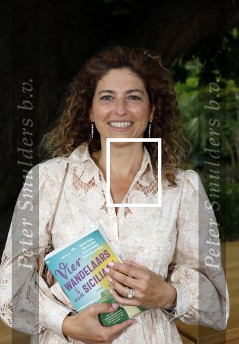 Amsterdam 25 mei 2022
Boekpresentatie Elle v Rijn Marion Pauw   Roos Schlikker en Femmetje de Wind . Femmetje haar man was ook aanwezig