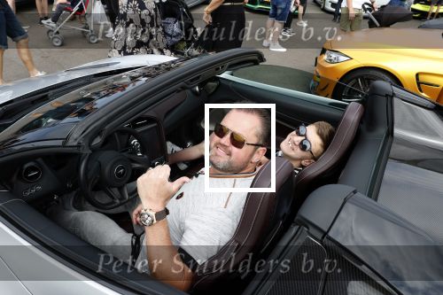 Zandvoort 18 mei 2022
Frans Duijts en andere manne rijden met hun mooie auto voor stichting zorgeloos kind op circuitpark Zandvoort. Frans rijdt in een McLaren cabrio