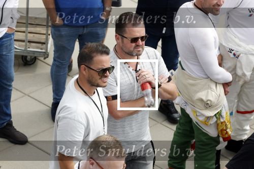 Zandvoort 18 mei 2022
Frans Duijts en andere manne rijden met hun mooie auto voor stichting zorgeloos kind op circuitpark Zandvoort. Frans rijdt in een McLaren cabrio