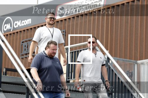 Zandvoort 18 mei 2022
Frans Duijts en andere manne rijden met hun mooie auto voor stichting zorgeloos kind op circuitpark Zandvoort. Frans rijdt in een McLaren cabrio