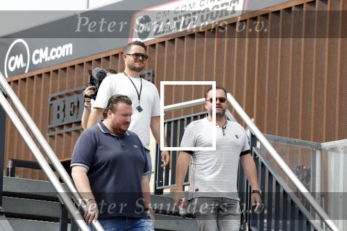 Zandvoort 18 mei 2022
Frans Duijts en andere manne rijden met hun mooie auto voor stichting zorgeloos kind op circuitpark Zandvoort. Frans rijdt in een McLaren cabrio