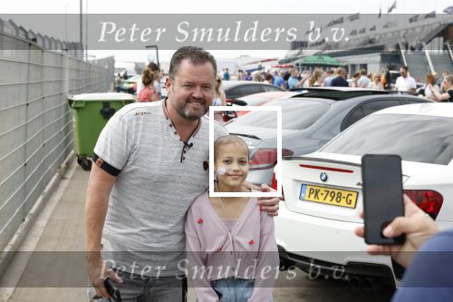 Zandvoort 18 mei 2022
Frans Duijts en andere manne rijden met hun mooie auto voor stichting zorgeloos kind op circuitpark Zandvoort. Frans rijdt in een McLaren cabrio