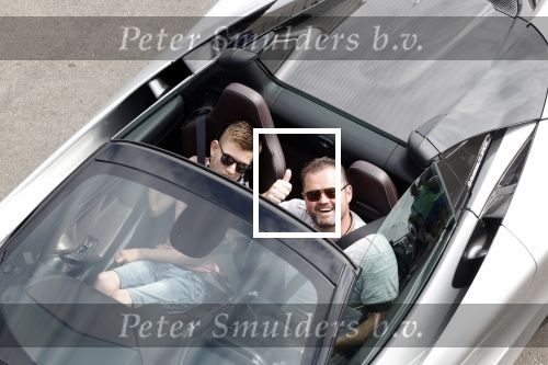 Zandvoort 18 mei 2022
Frans Duijts en andere manne rijden met hun mooie auto voor stichting zorgeloos kind op circuitpark Zandvoort. Frans rijdt in een McLaren cabrio